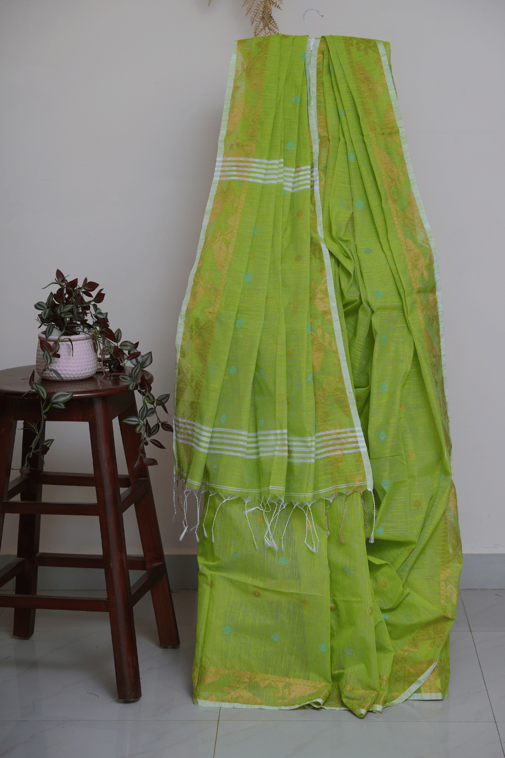 Handloom Green Cotton Saree with White & Golden Border (Extra Width) - Image 2