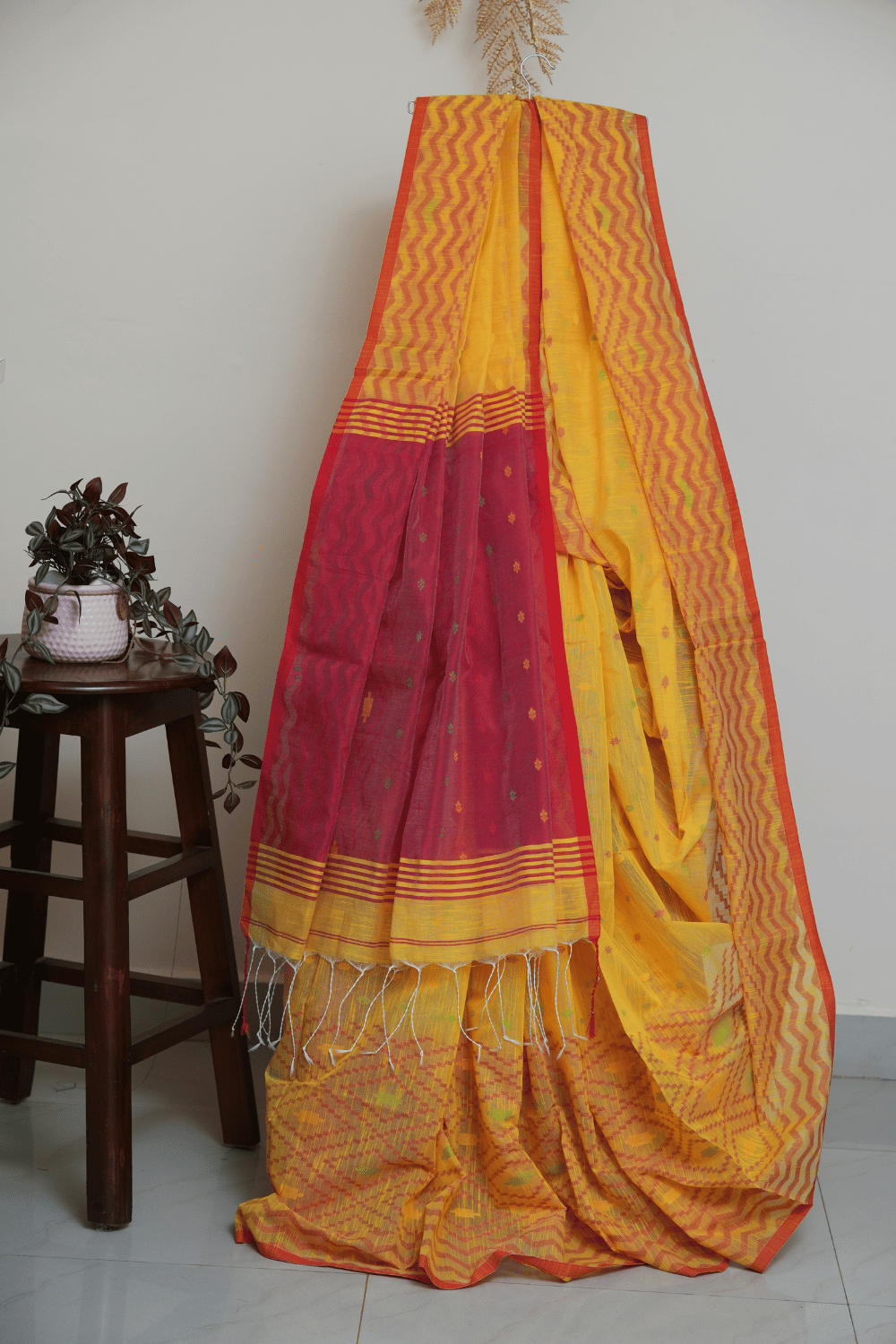 Sunshine Yellow Soft Cotton Handloom Saree with Tomato Red Contrast Pallu - Image 2