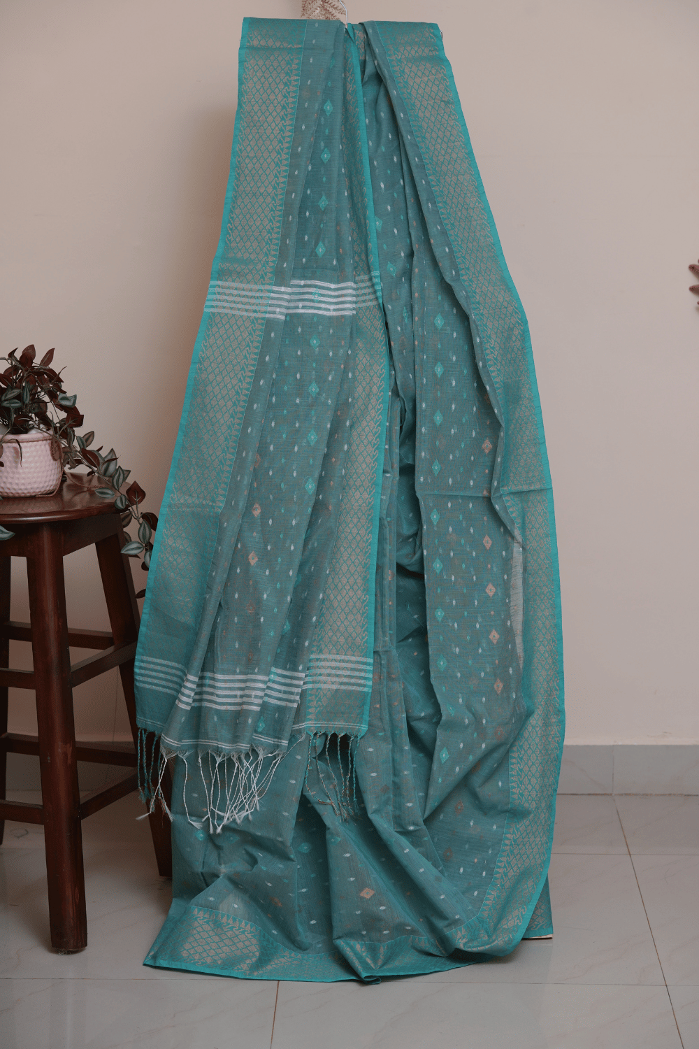 Tropical Teal Blue Soft Cotton Handloom Saree with White Thread Weaving - Image 2