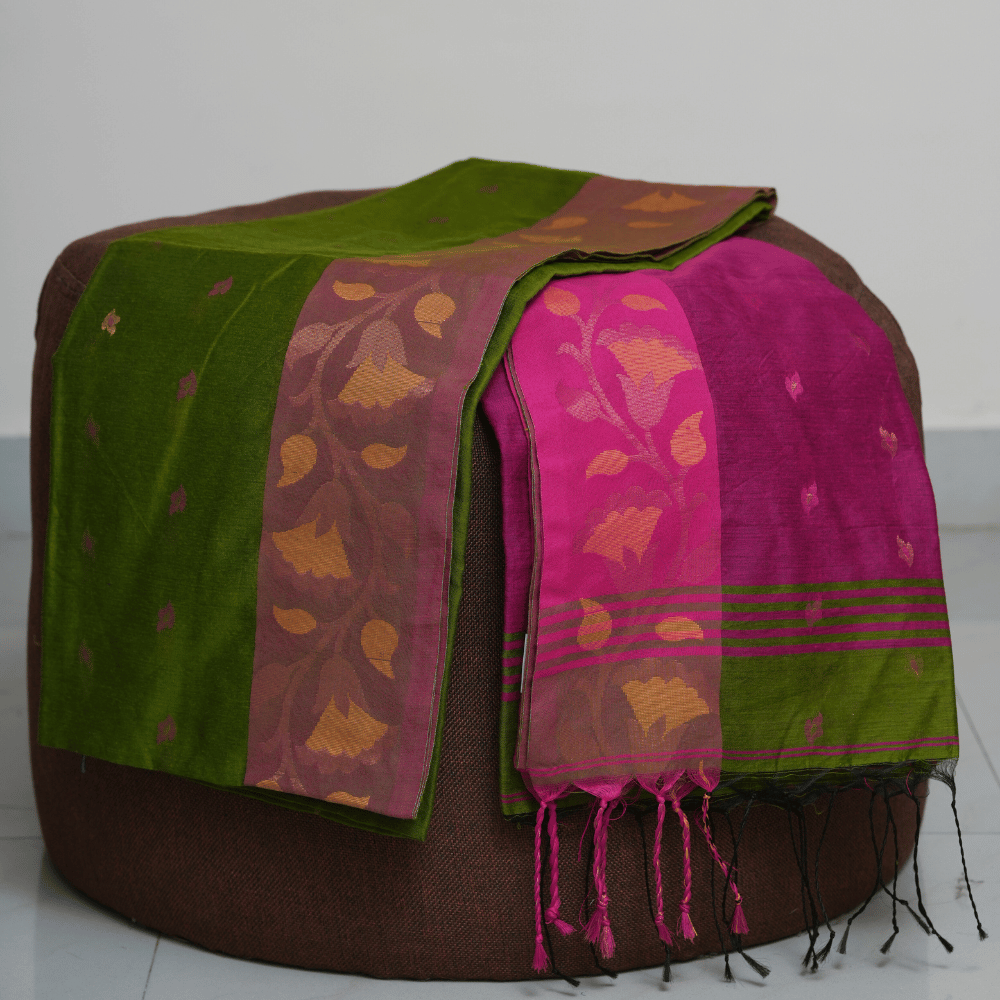 Kelly Green Soft Cotton Handloom Saree with Rani Pink Contrast Pallu - Image 3