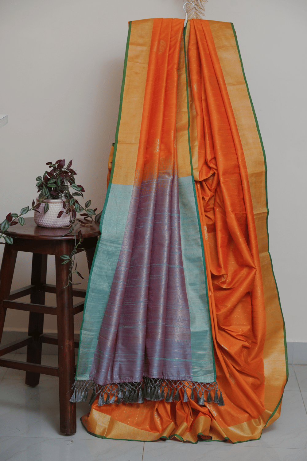 Orange Silk Saree with Subtle Green Border and Dual-Tone Pallu - Image 2