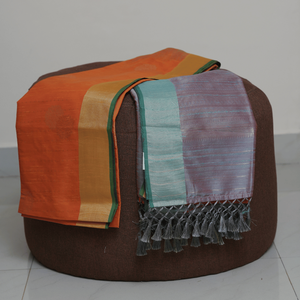 Orange Silk Saree with Subtle Green Border and Dual-Tone Pallu - Image 4