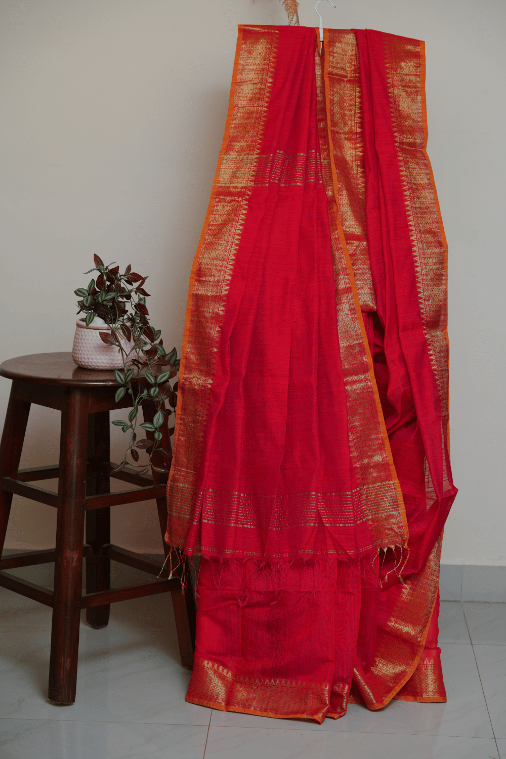 Red with Golden Zari Border Handloom Silk Saree - Image 2