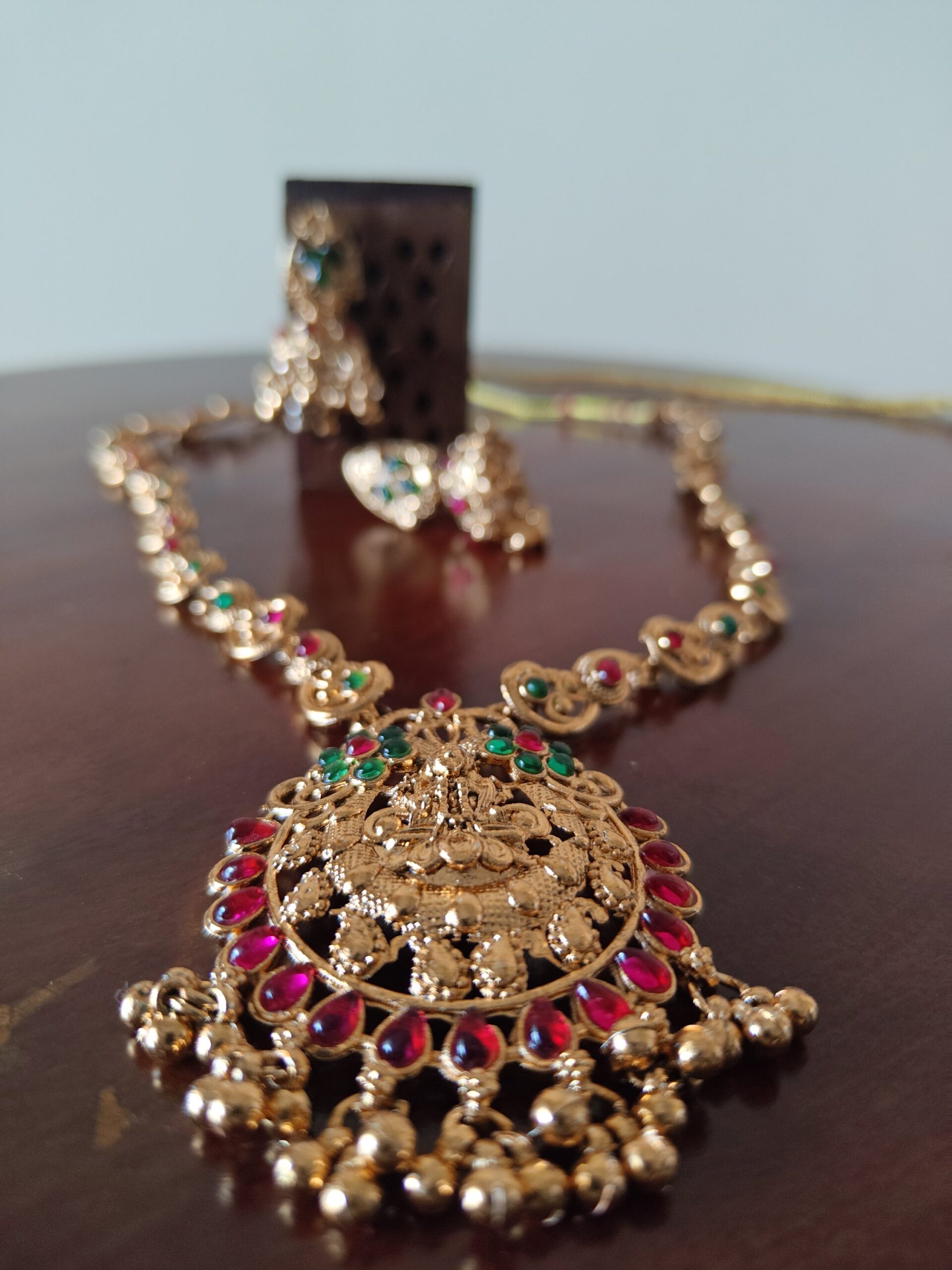 Lakshmi Temple Necklace | Pink Green Antique Jewelry | Dagini - Image 4