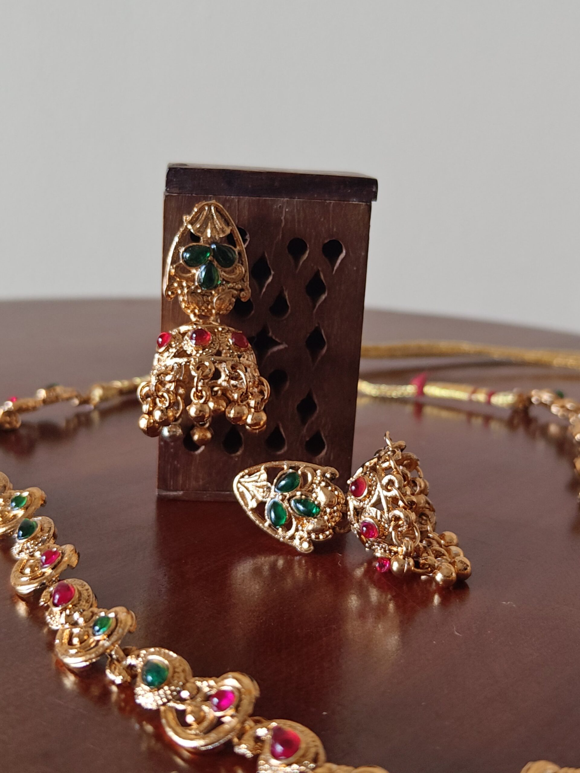 Lakshmi Temple Necklace | Pink Green Antique Jewelry | Dagini - Image 5